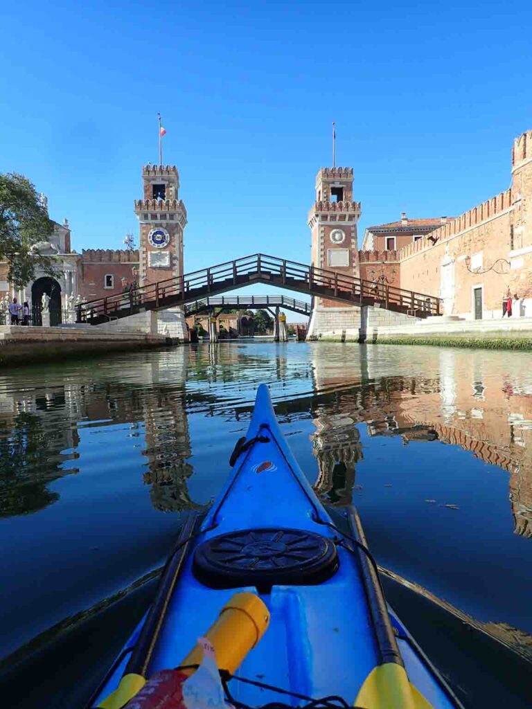 Immagine dell’esperienza: Venezia: Tour guidato in kayak
