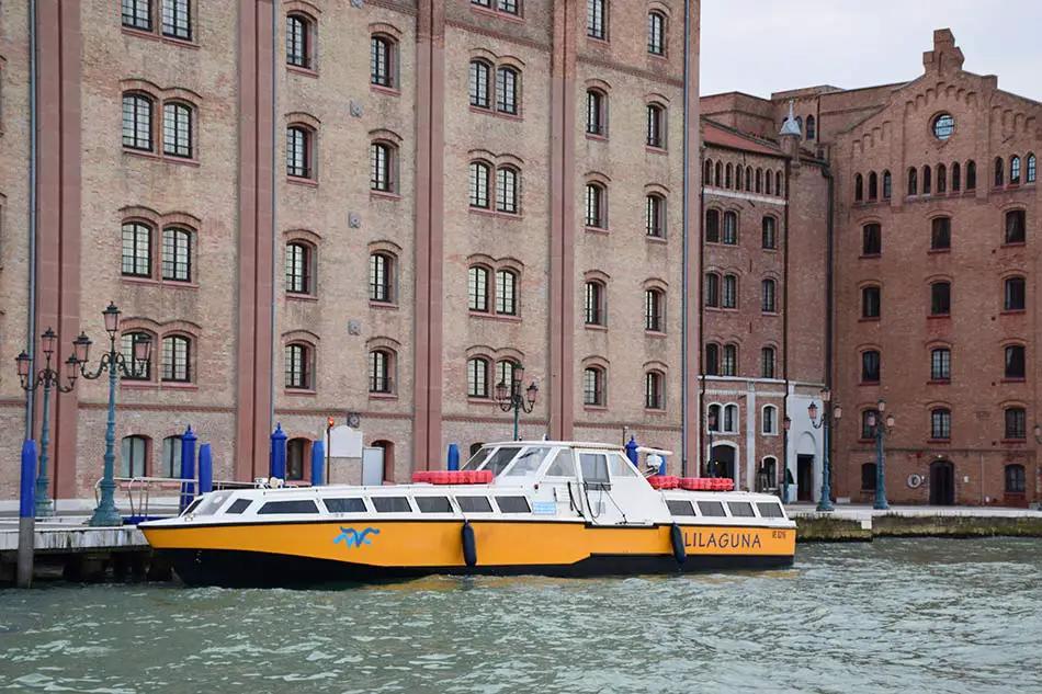 Immagine dell’esperienza: Aeroporto Marco Polo: Battello Alilaguna Da/per il centro di Venezia