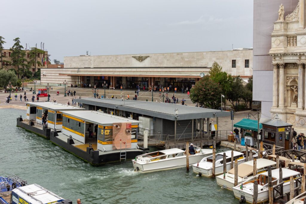 Immagine dell’esperienza: Deposito bagagli alla stazione di Venezia Santa Lucia
