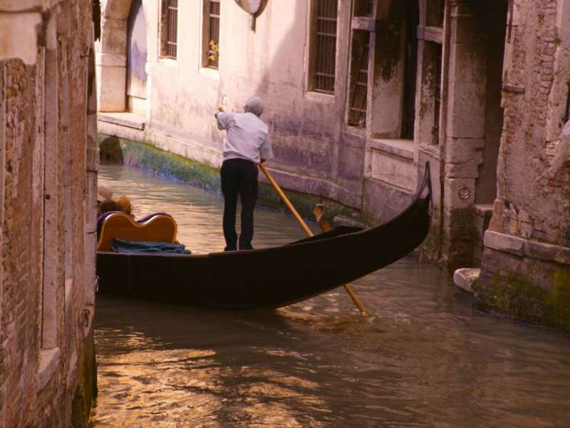 Immagine dell’esperienza: Venezia: Serenata in gondola sul Canal Grande