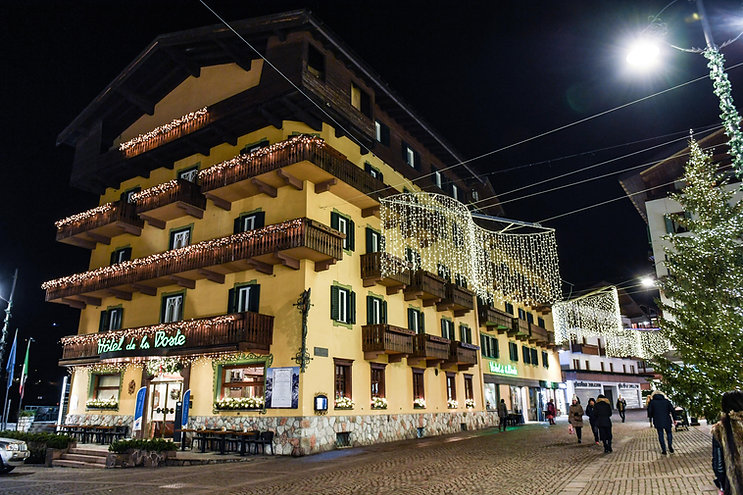 Esterno dell’Hotel de la Poste a Cortina d’Ampezzo