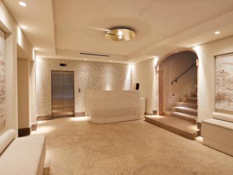 447686985