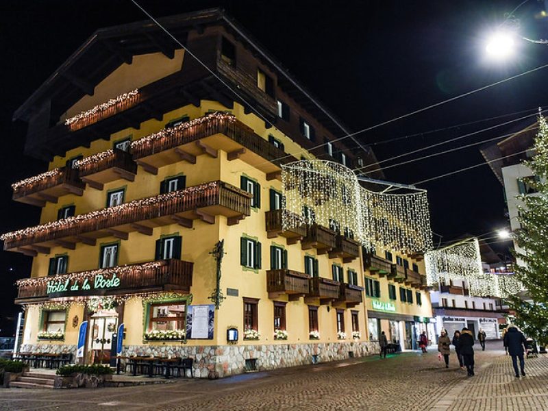 Esterno dell’Hotel de la Poste a Cortina d’Ampezzo