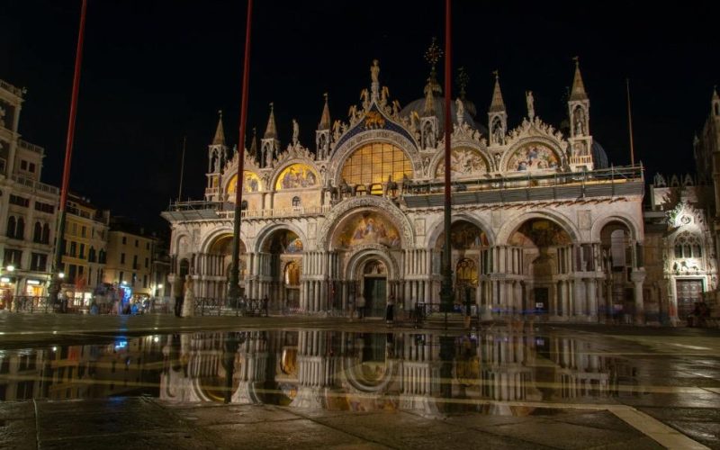 Immagine dell’esperienza: Basilica di San Marco: Ingresso esclusivo dopo la chiusura + Tour guidato