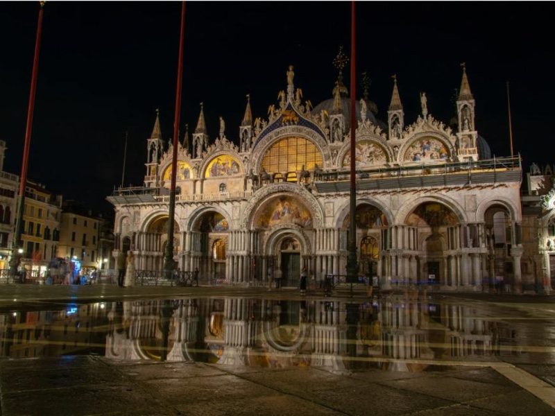 Immagine dell’esperienza: Basilica di San Marco: Ingresso esclusivo dopo la chiusura + Tour guidato