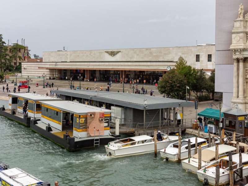Immagine dell’esperienza: Deposito bagagli alla stazione di Venezia Santa Lucia