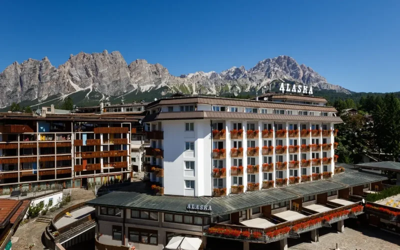 Hotel Alaska Cortina Facciata