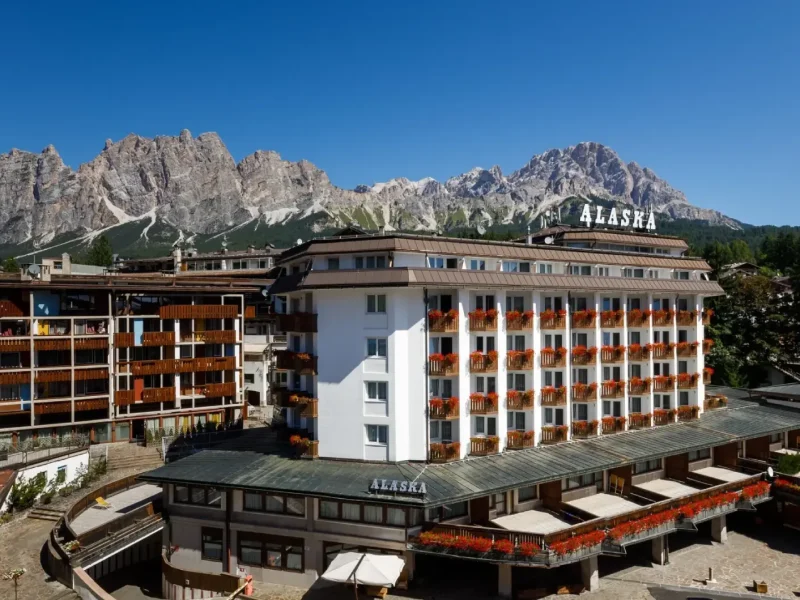 Hotel Alaska Cortina Facciata
