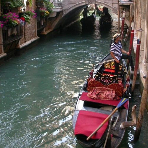 Gondole e imbarcazioni tradizionali veneziane