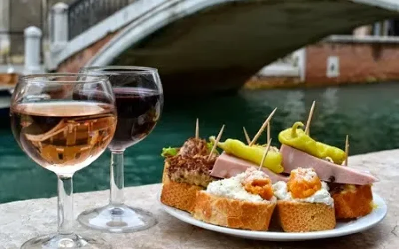 Immagine di approfondimento: Bacari veneziani: cosa sono e come vivere il rito del cicchetto