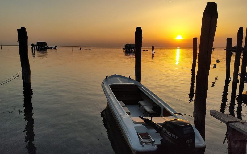 Immagine dell’esperienza: Chioggia: Tour guidato in barca al tramonto della Laguna di Venezia