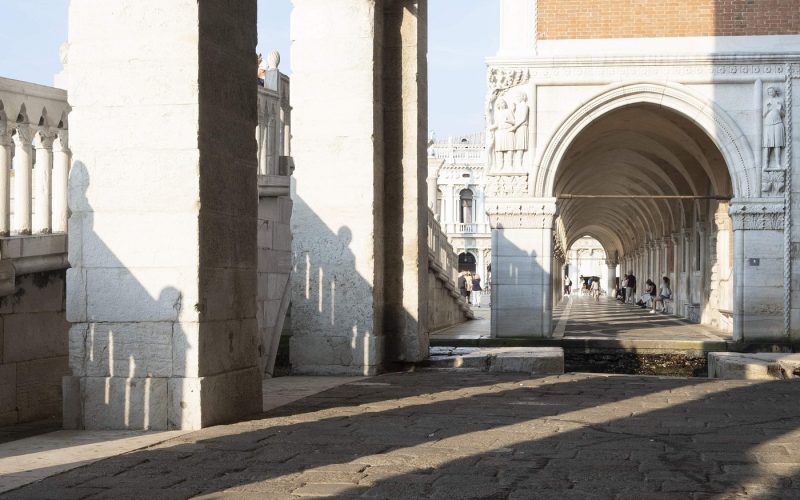 Immagine dell’esperienza: Venezia nel Medioevo: Documenti e strumenti di tortura