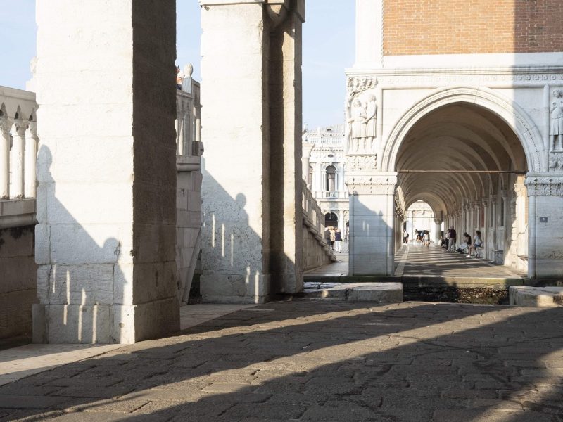 Immagine dell’esperienza: Venezia nel Medioevo: Documenti e strumenti di tortura