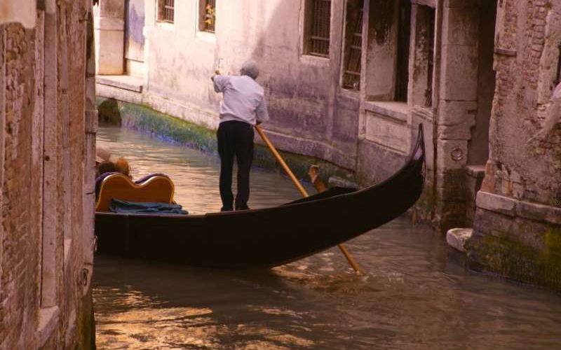Immagine dell’esperienza: Venezia: Serenata in gondola sul Canal Grande