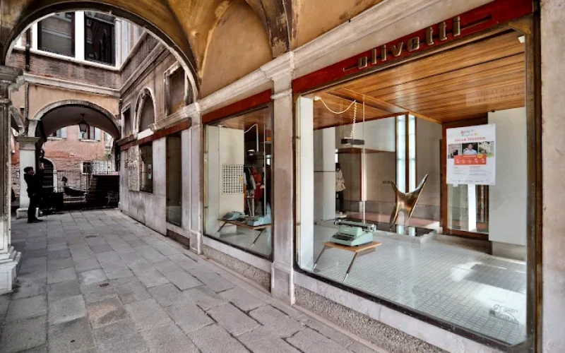 Immagine dell’esperienza: Tour guidato al Negozio Olivetti