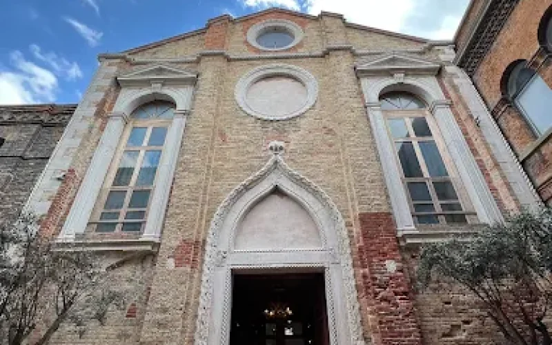 Immagine dell’esperienza: Murano: Dimostrazione di soffiatura del vetro presso la Cattedrale del Vetro + Drink