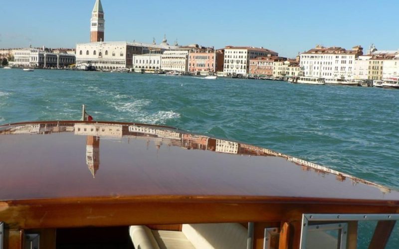 Immagine dell’esperienza: Canale della Giudecca di Venezia: Tour guidato in barca