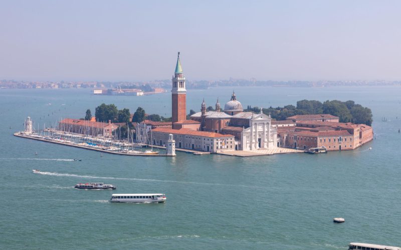 Immagine dell’esperienza: Venezia: Tour guidato in barca sul Canal Grande + ingresso al campanile di San Giorgio Maggiore
