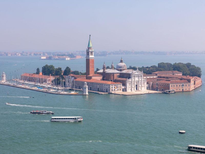 Immagine dell’esperienza: Venezia: Tour guidato in barca sul Canal Grande + ingresso al campanile di San Giorgio Maggiore